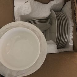 New Pfaltzgraff Dinner Set 24 Piece