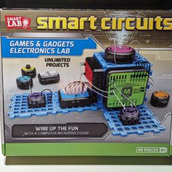 Smart Lab Smart Circuits Games & Gadgets Electronics Lab - 49 Piece STEM Kit