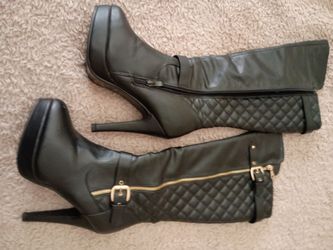 Black high heel boots knee high zip-up size 7