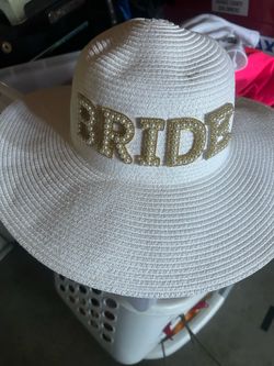 Beach hat for the bride