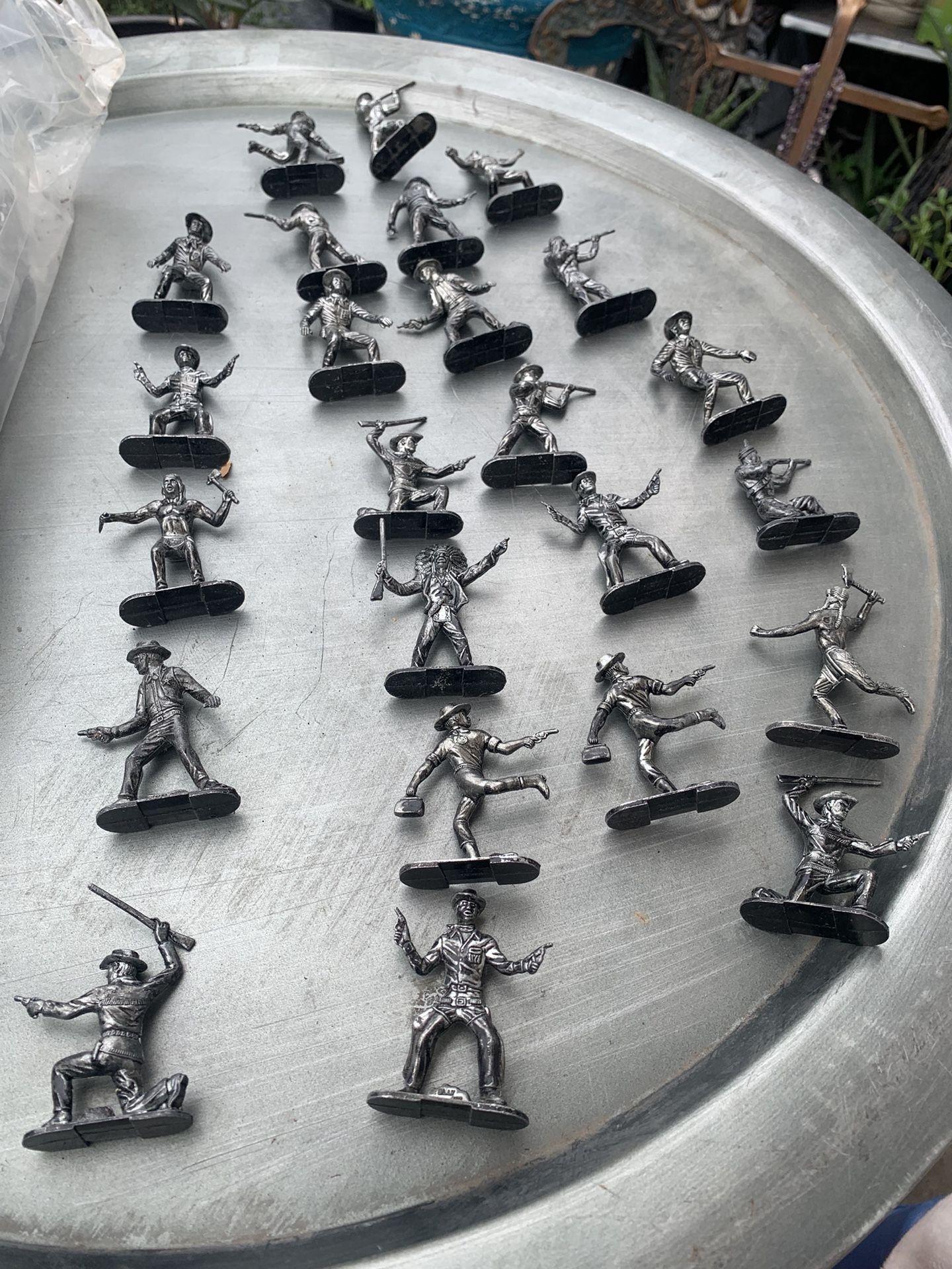 24 Jesse James Figurines. Firm 200
