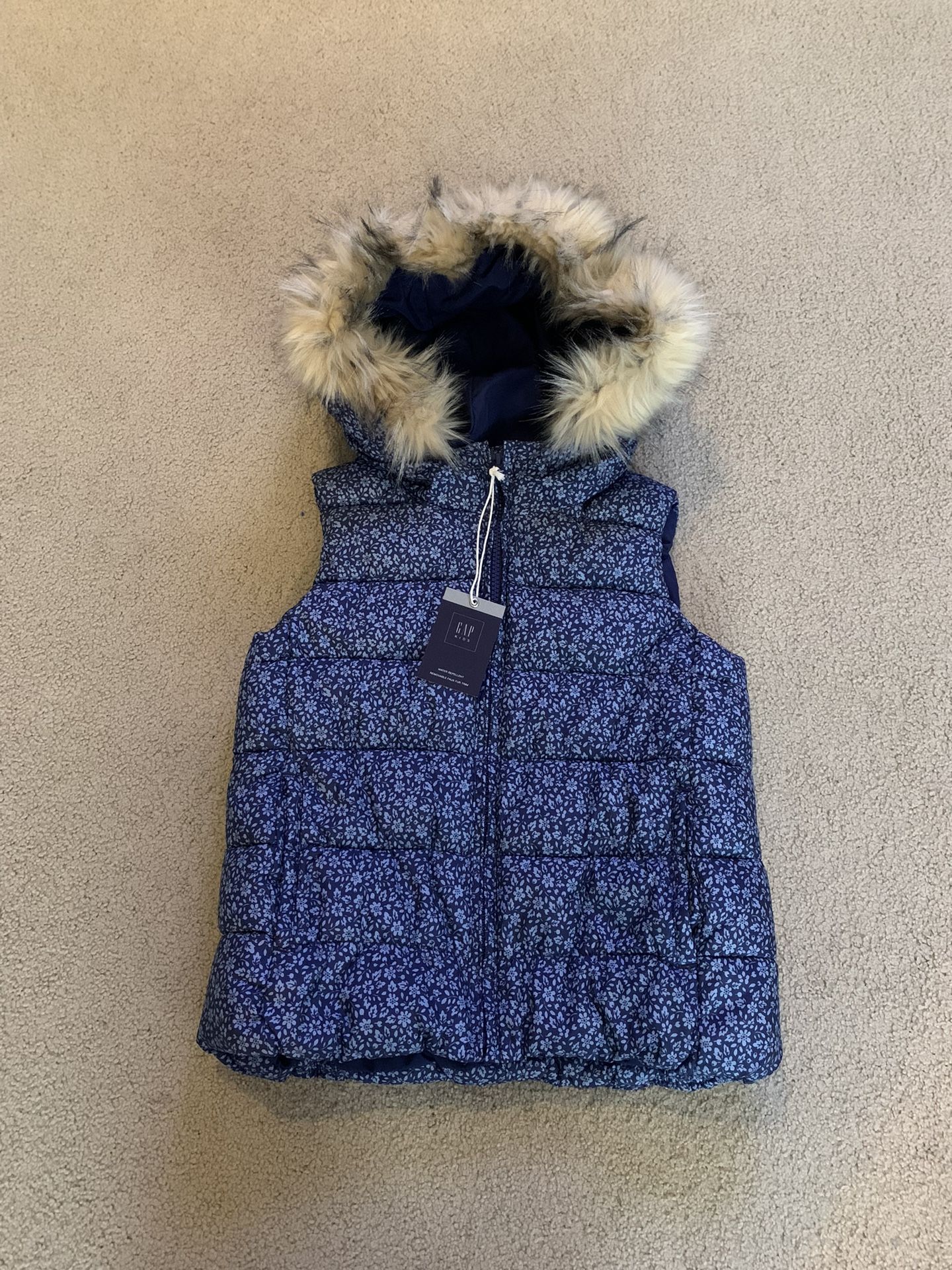 New Gap Kids Girls Puffer Vest Size M (8)