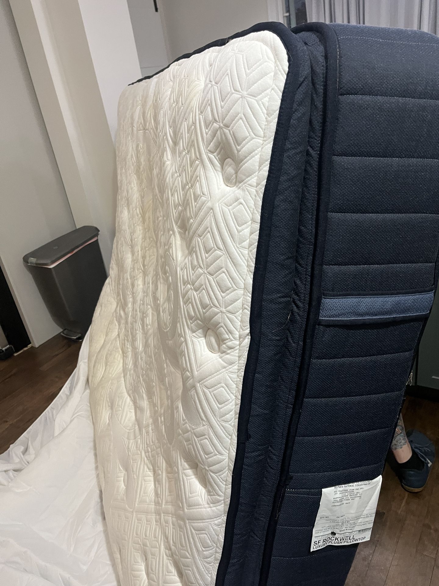 Queen Pillow top Mattress