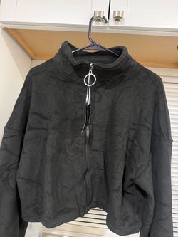 Woman’s crop fleece jacket