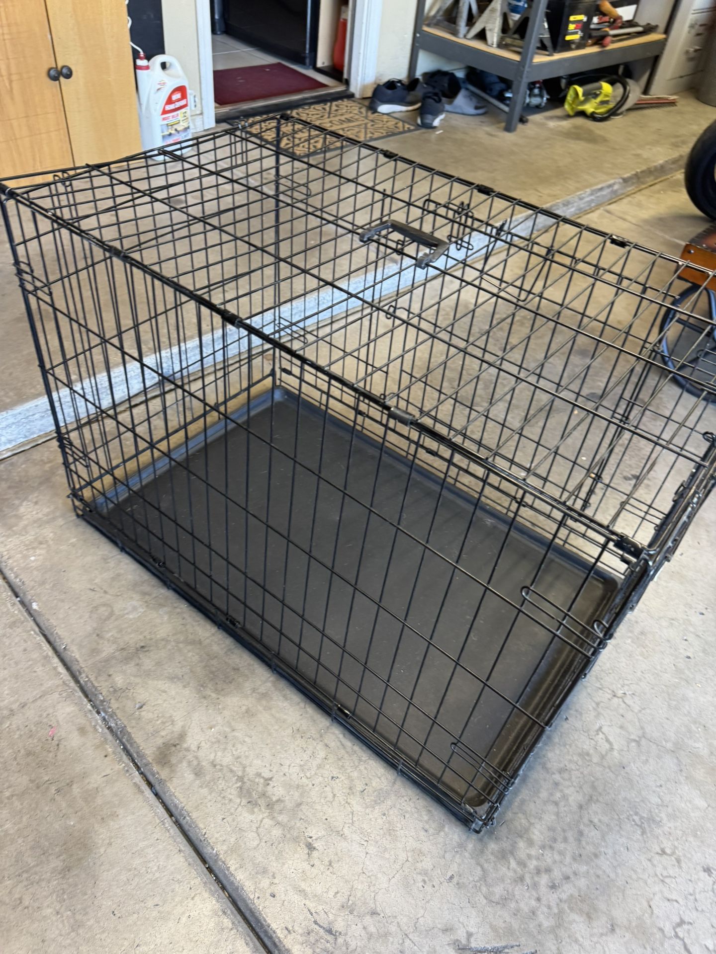22X36X25 Dog Crate Like New  $50 Gilbert And Ray Rd. Check All Pics And Offers.