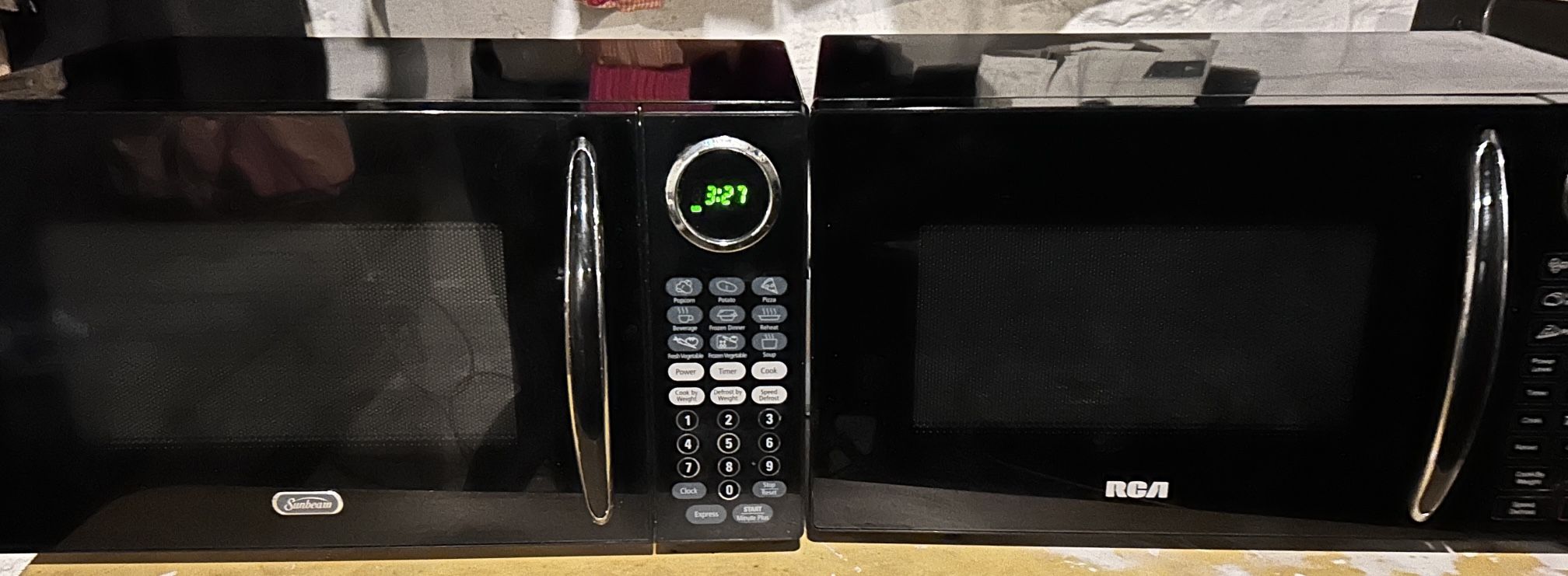 RCA And Sunbeam 900 Watt Black Microwaves Like New Condition
