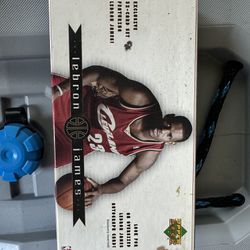 2003-04 Upper Deck Lebron James 32 Card Rookie Box Set (OPENED) 