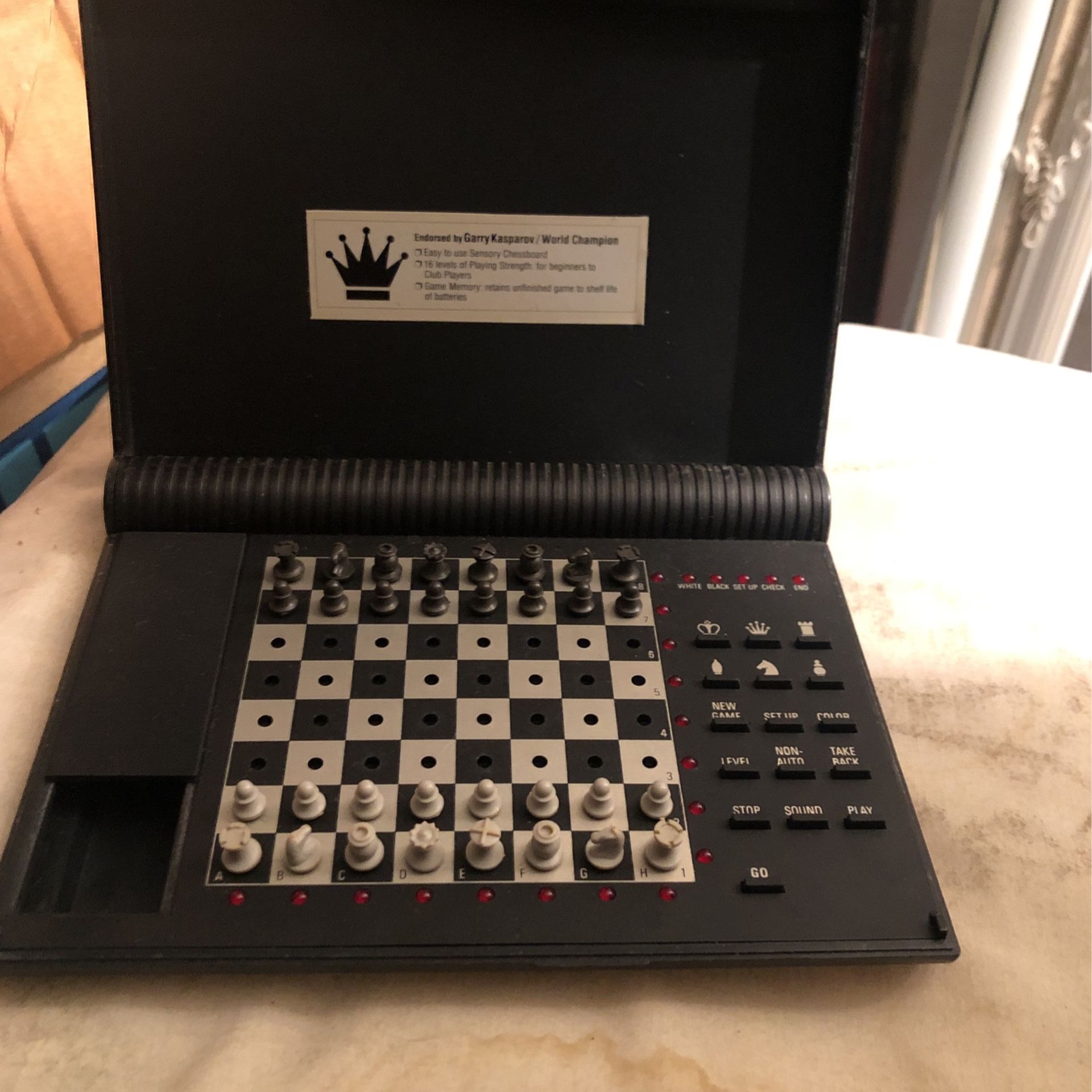 Radio Shack 1650L-Portable Sensory chess Computer-16 Skill Levels-60-2252