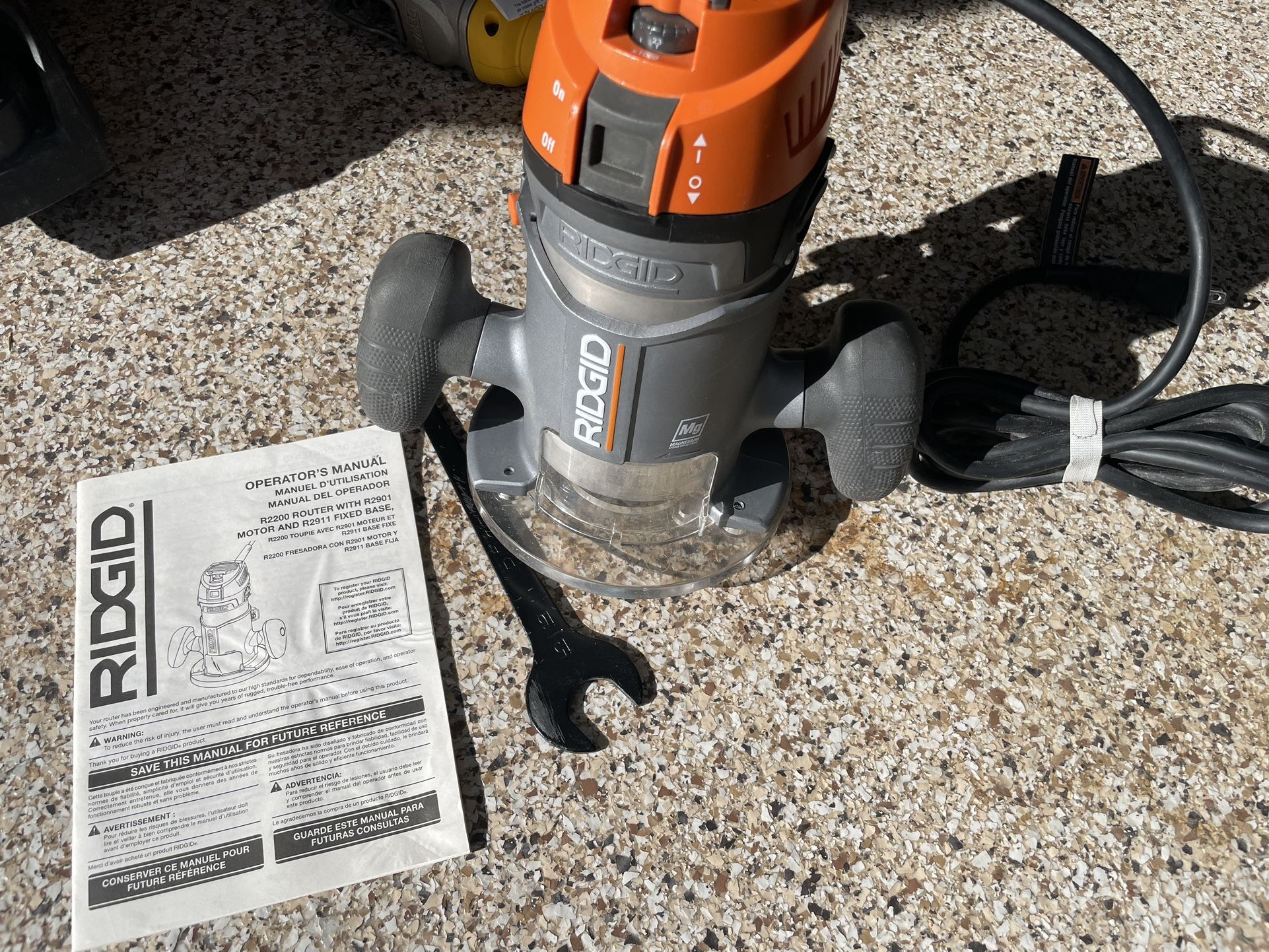 Ridgid 2 HP Router R2901 With Fixed Base R2911