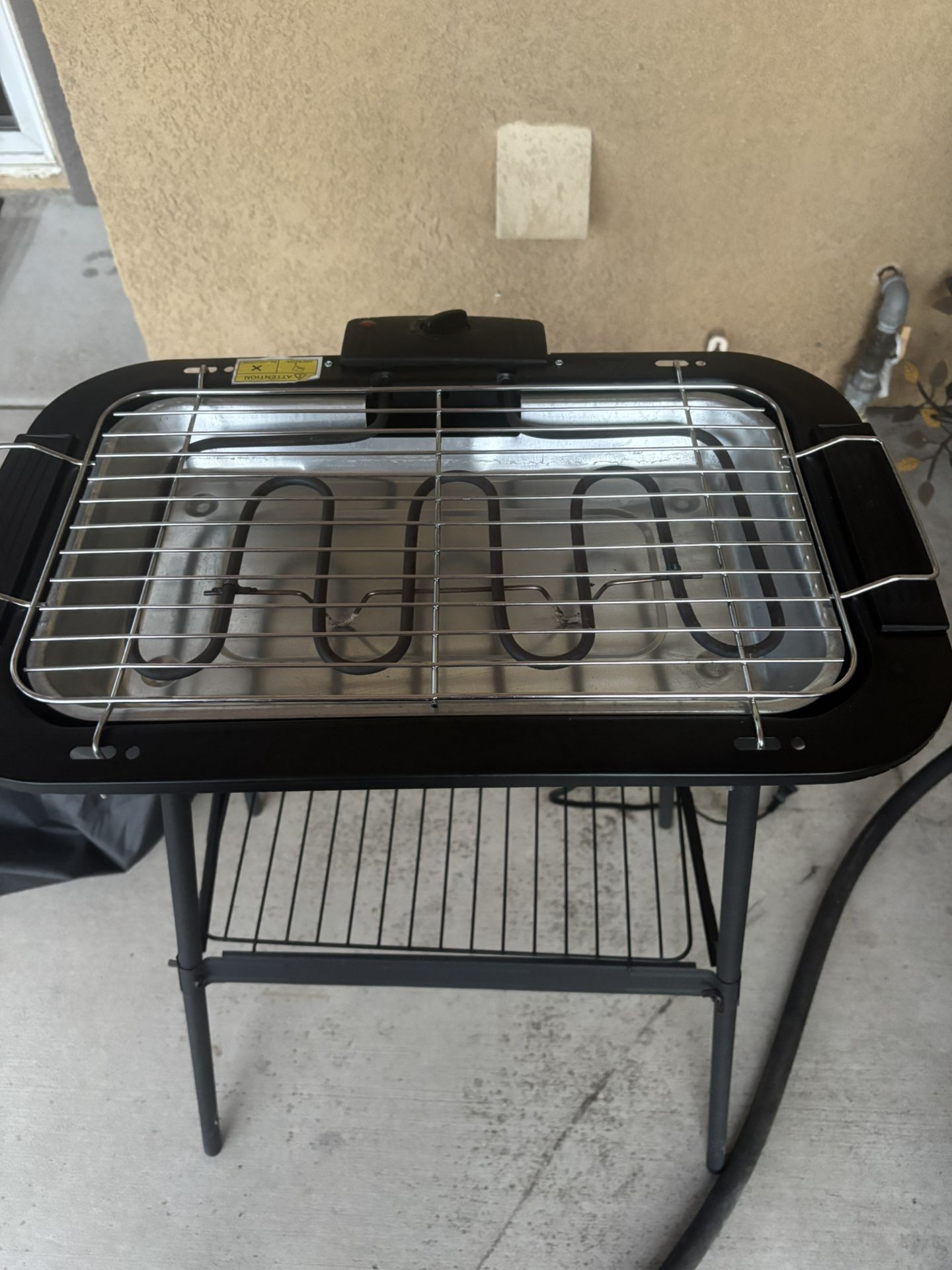New electric BBQ That Cones With Extra Cover They I Paid $15