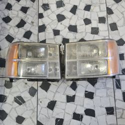 2007 to 2013 GMC Sierra Headlights