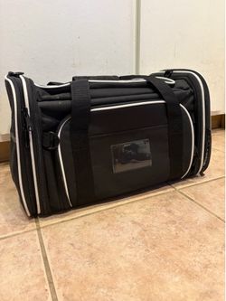 Pet travel carriers for cat or small dog
