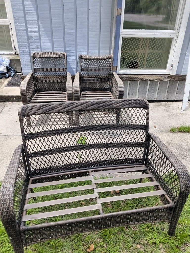 3- Piece Rattan Porch/Patio Set Weatherproof Lounger & 2 chairs