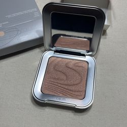R.e.m Beauty Highlighter