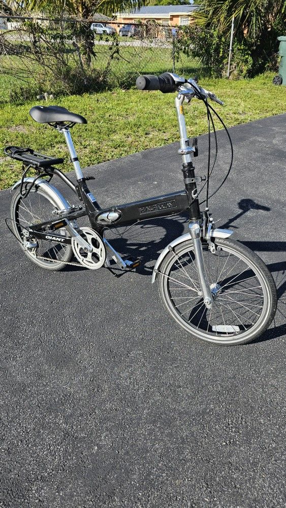 Giant Halfway Folding Bicycle
