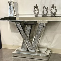 New LV Console Table 47” for Sale in Fort Lauderdale, FL - OfferUp