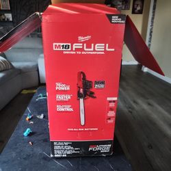 Milwakee Chainsaw 20" M18 600$