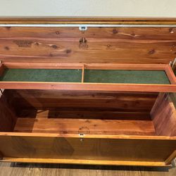 Vintage Lane cedar chest with key & original paperwork