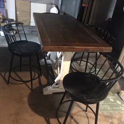 Table With 4 Black Chairs 