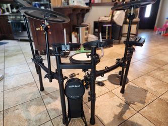 Roland TD-17KVX Electronic V-Drums Kit (Like New)