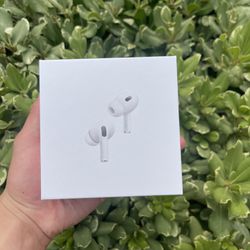 AirPods Pro 2nd Generation With MagSafe Charging Case 