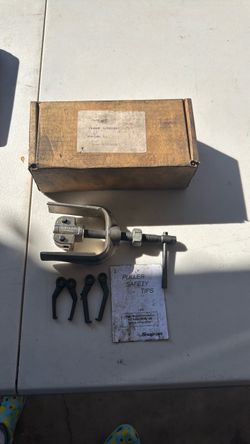 Snap on pilot bearing puller