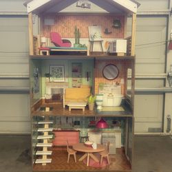 KidKraft Doll House. 