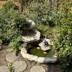 FREE fountain. *pickup only* works good but may need the pump cleaned out as it’s been idle