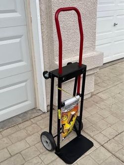 Milwaukee 300/500 lb. Capacity Convertible Hand Truck