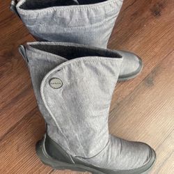 Like New CROCS Woman’s Boots Fleece Lined , Size 7