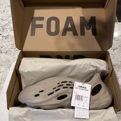 Yeezy Foam Runner Stone Sage Sz 11 DS