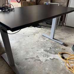 Free Sit/stand Desk