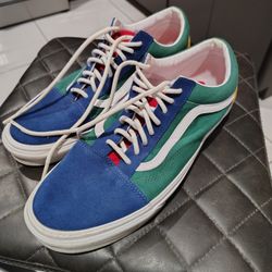 Vans Old Skool sneakers in very good condition.