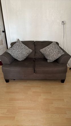Gray Fabric Loveseat with Throw Pillows