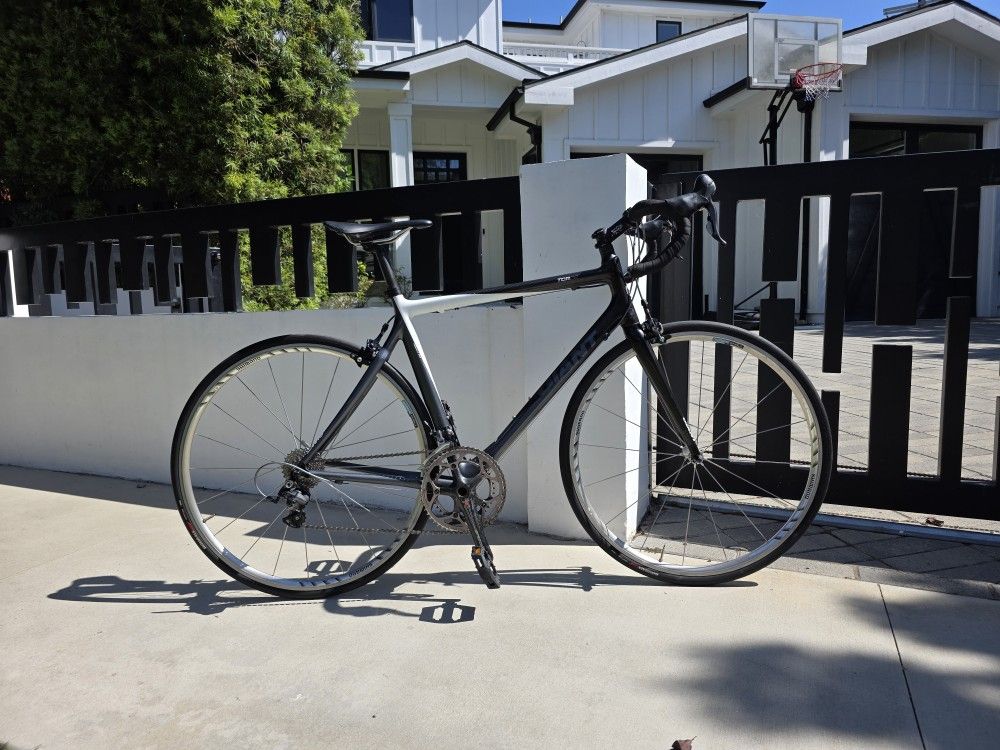 18.6 lb. All-Carbon Giant TCR C2 Racing Bike
