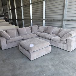 Aiden & Ivy Furniture
Sereen 6-piece Fabric Modular Sectional