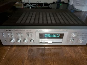 Vintage Hi-Fi integrated amplifier AKAI AM-04