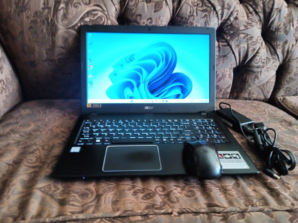 Laptop Acer Aspire E5-575-core i3-12gb Ram-256gb HD SSD Solid