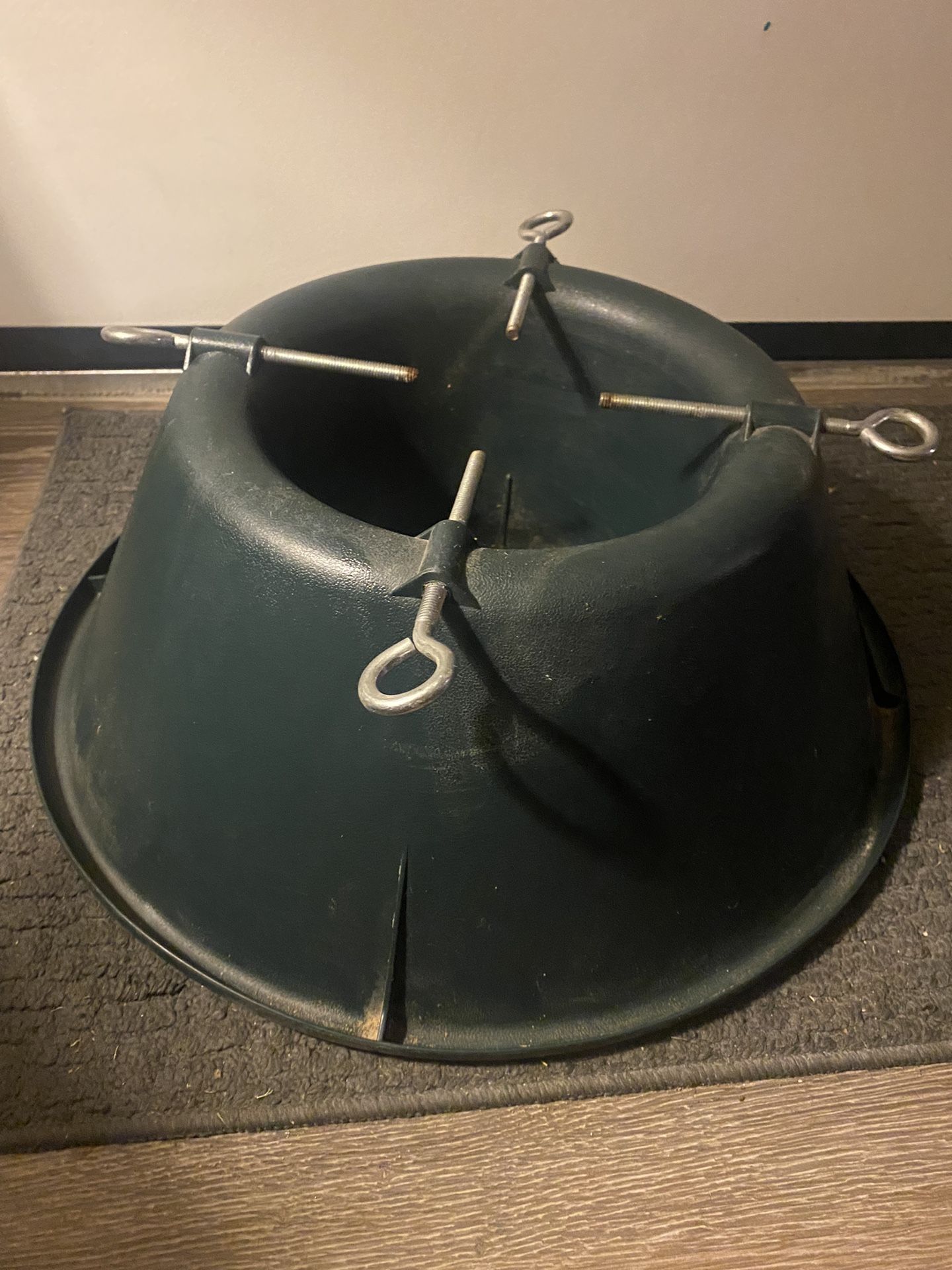 Christmas tree stand for live tree