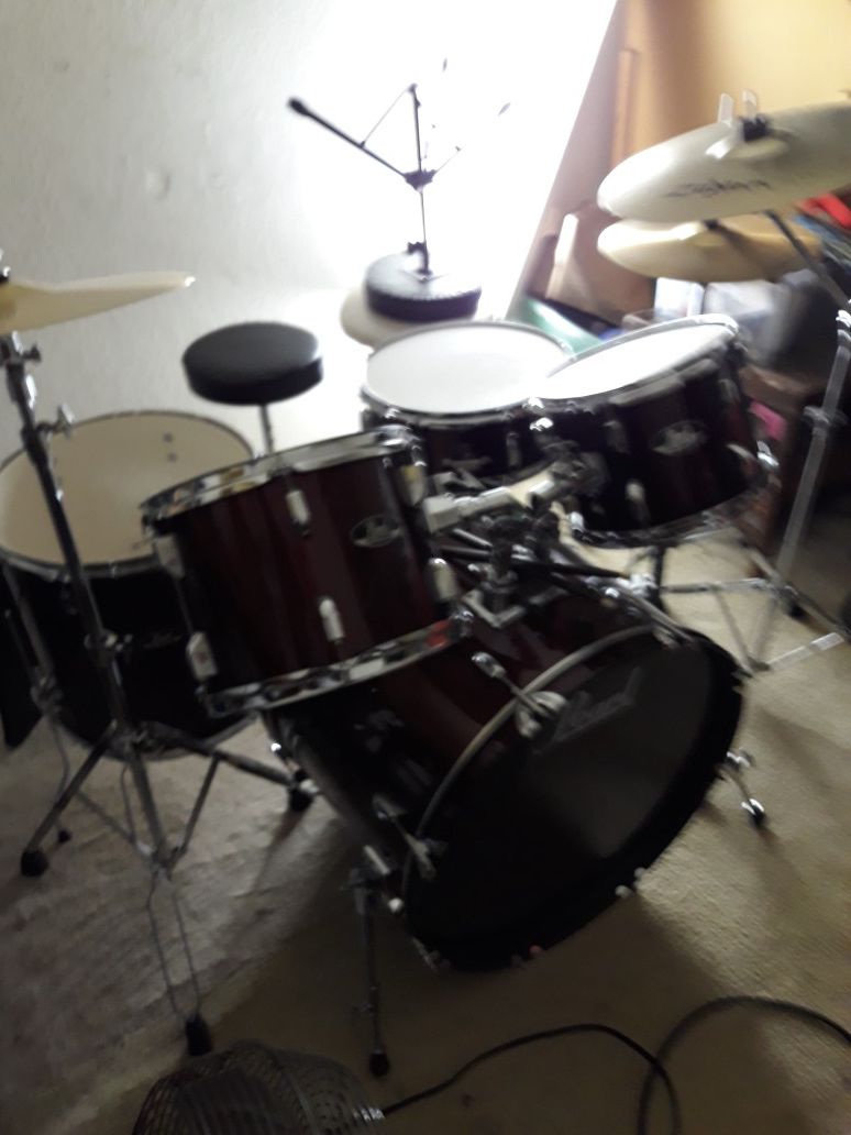 Pearl. Drums 275$