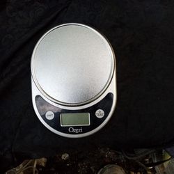 New KitchenAid 11lb Glass surface kitchen scale for Sale in Houston, TX -  OfferUp