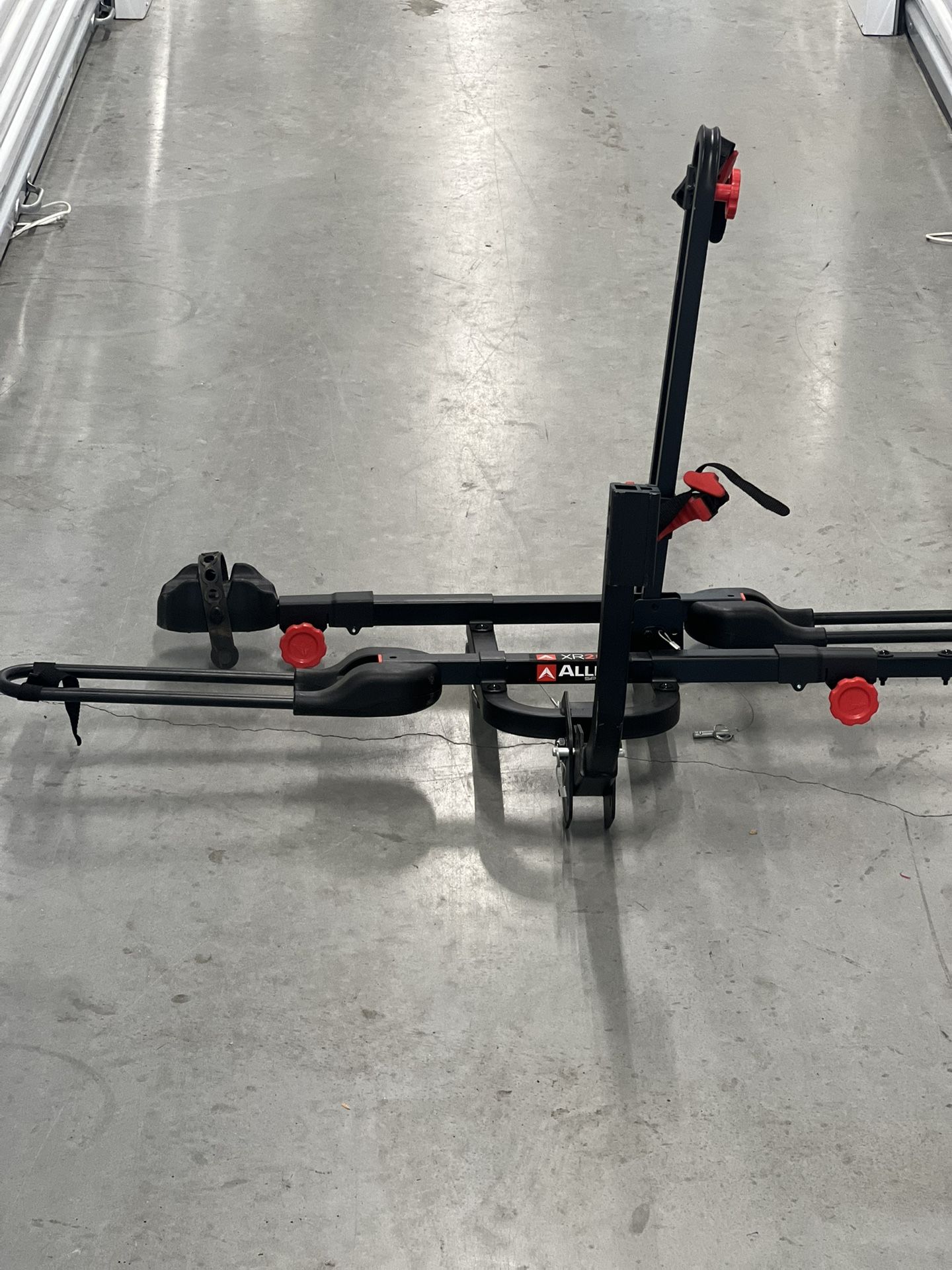 Allen Sports Easy Load Deluxe 2-Bike Hitch Rack XR200 Black Incomplete READ 1st. Comparing it to the product I see, at minimum it appears to be missin