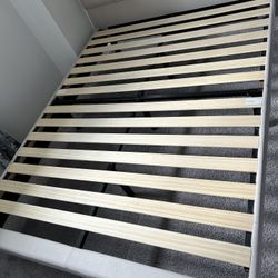 Queen Size Upholstered Bed