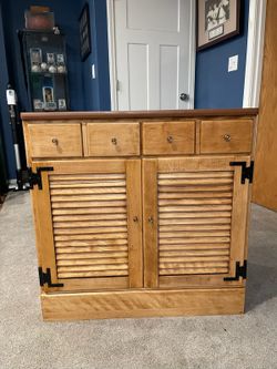 Ethan Allen Heirloom Maple Cabinet