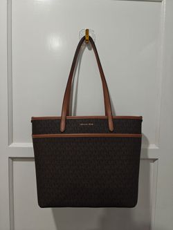Michael Kors Winston Medium Top-Zip Pocket Tote Bag