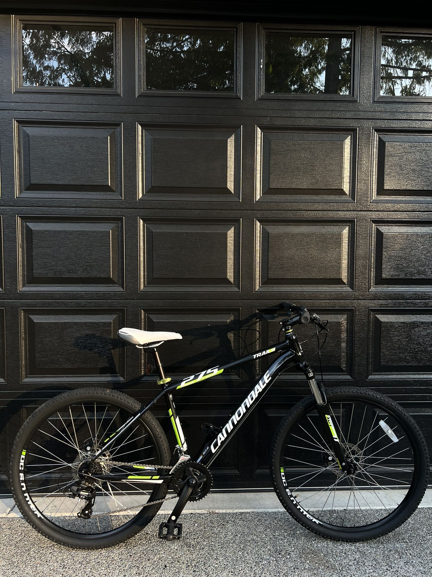Cannondale Trail 8 Mountain Bike 27.5”
