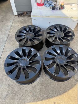 21 inch Tesla wheels only