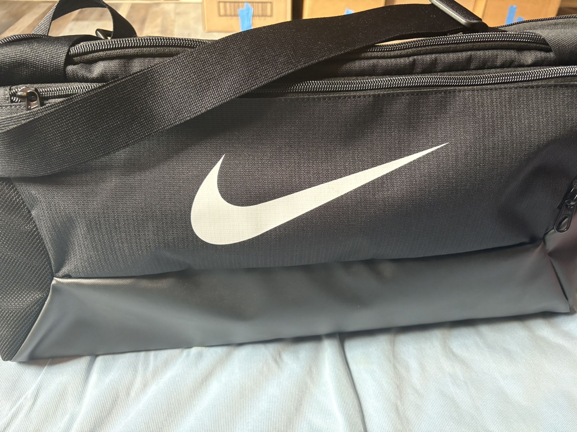 Nike Lg Carry Bag Black / New 18.00 pick up