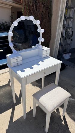 Makeup Table/Vanity