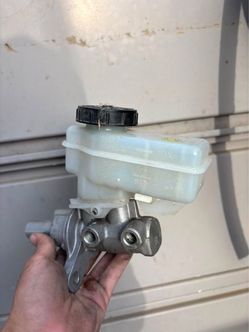 g37 Brake Master Cylinder with Reservoir